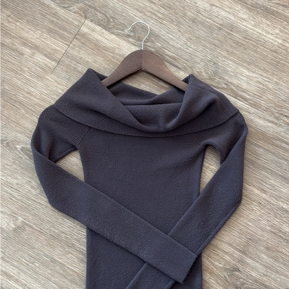 Aritzia Off Shoulder Knit Sweater Wilfred Charcoal Size 2XS
